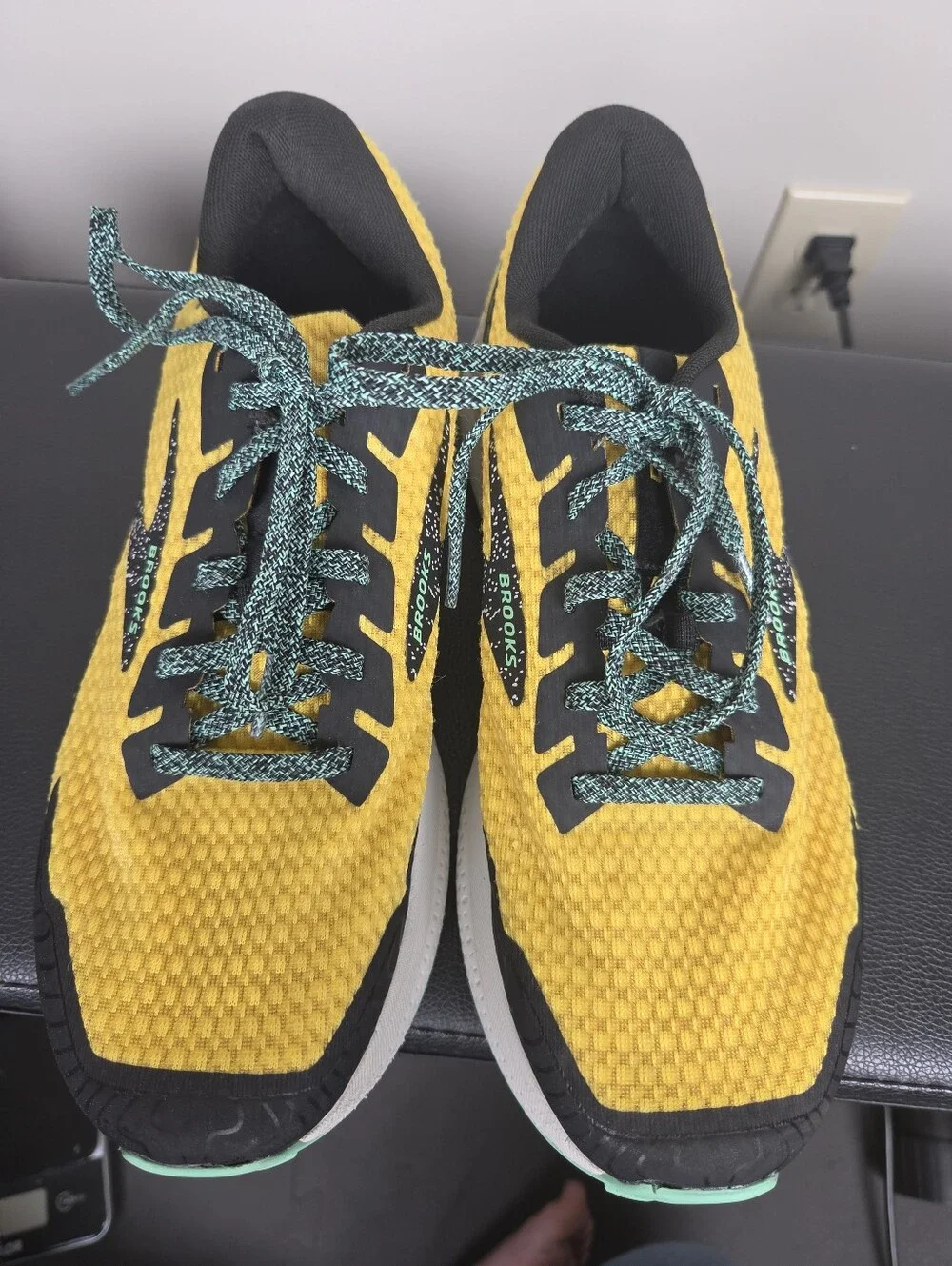 Brooks Divide 4 Trail Running Shoes Mens 7.5 Yellow Black